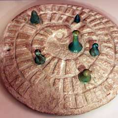 4: -3000_Abydos_Spiel_der_Schlange_Mehen_anagoria