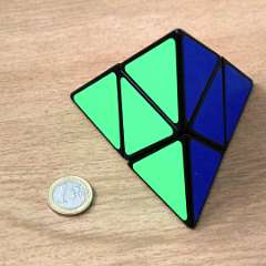 21: Pyramida 3x3x2