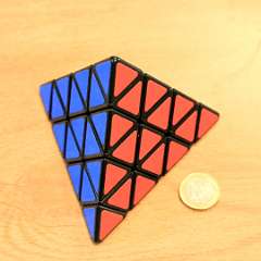 20: Pyramida 7x7x4